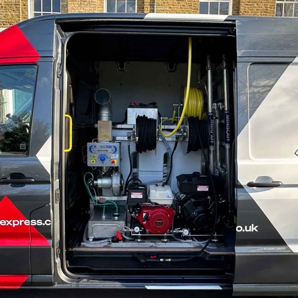 ee_Van_Open
